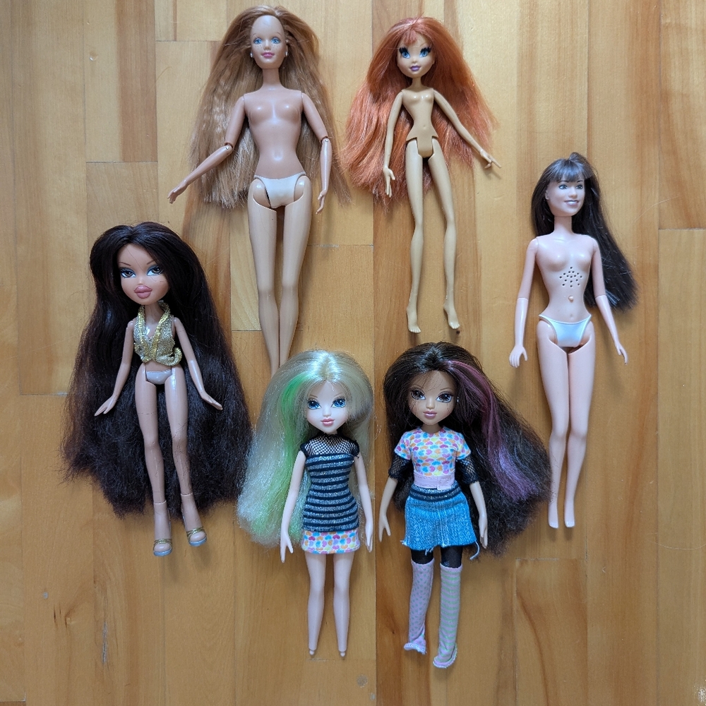 Lot of dolls Moxie Barbie Winx